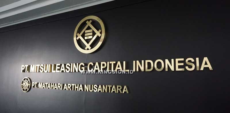 Huruf timbul kuningan